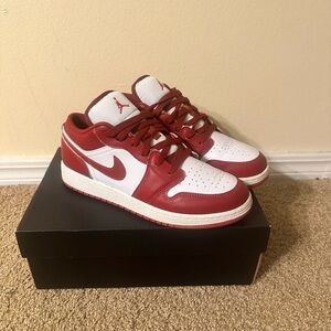 Jordan Air 1 Low SE in White and Red